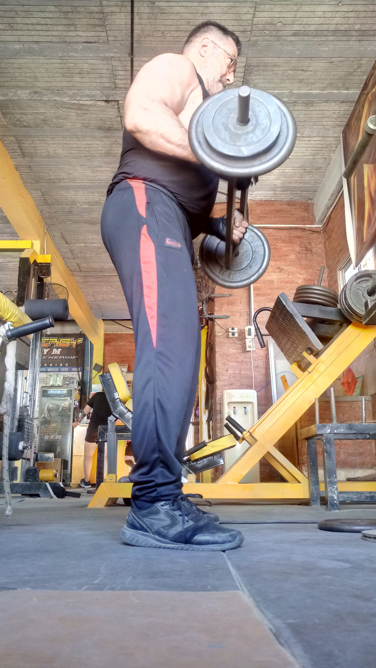 Área funcional y barras olímpicas de Energy Gym